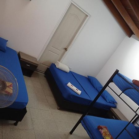 Yellow House Hostel ميديلين المظهر الخارجي الصورة
