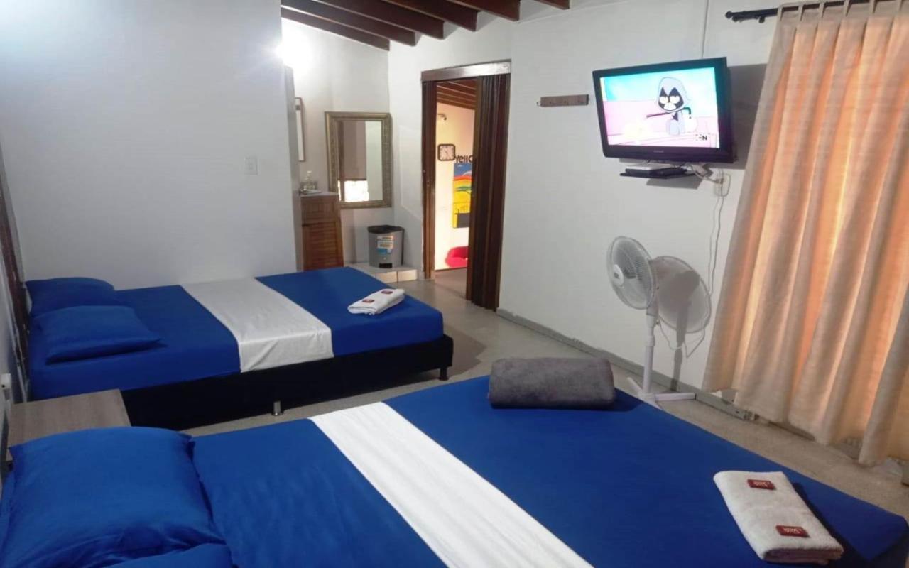 Yellow House Hostel ميديلين المظهر الخارجي الصورة