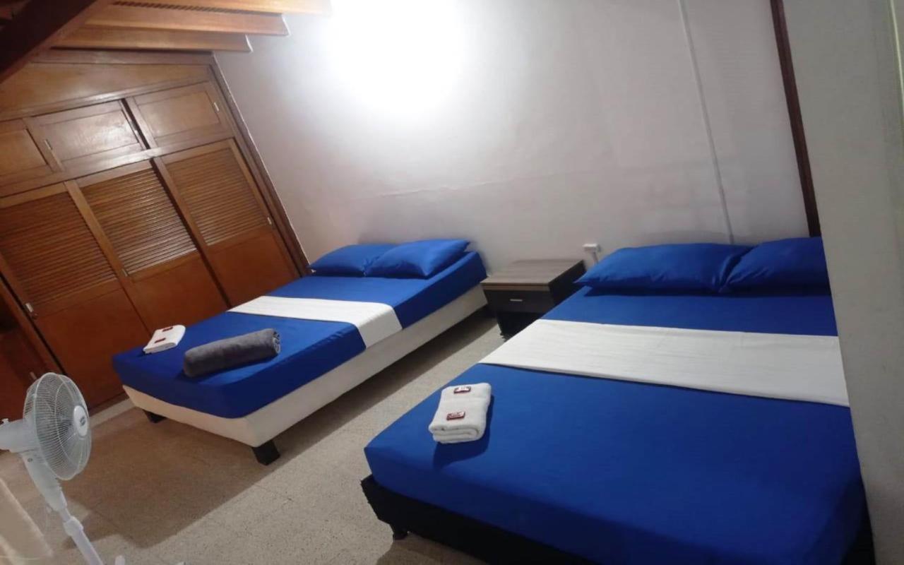 Yellow House Hostel ميديلين المظهر الخارجي الصورة