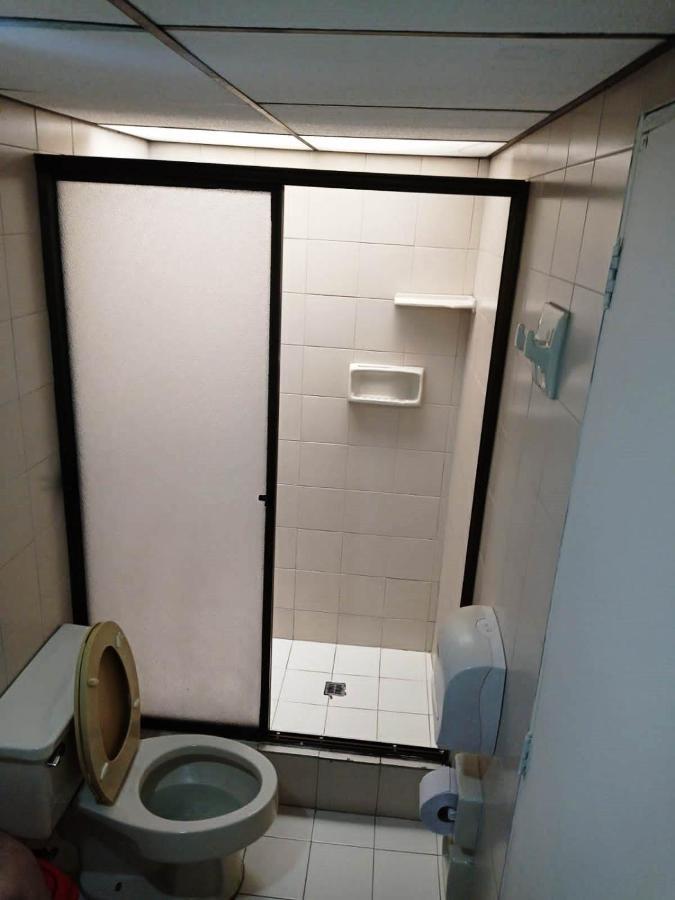 Yellow House Hostel ميديلين المظهر الخارجي الصورة