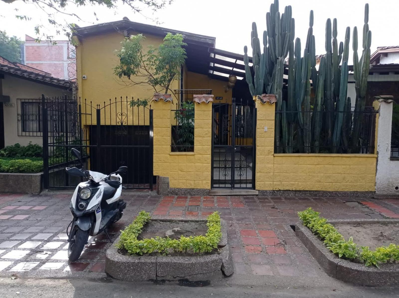 Yellow House Hostel ميديلين المظهر الخارجي الصورة