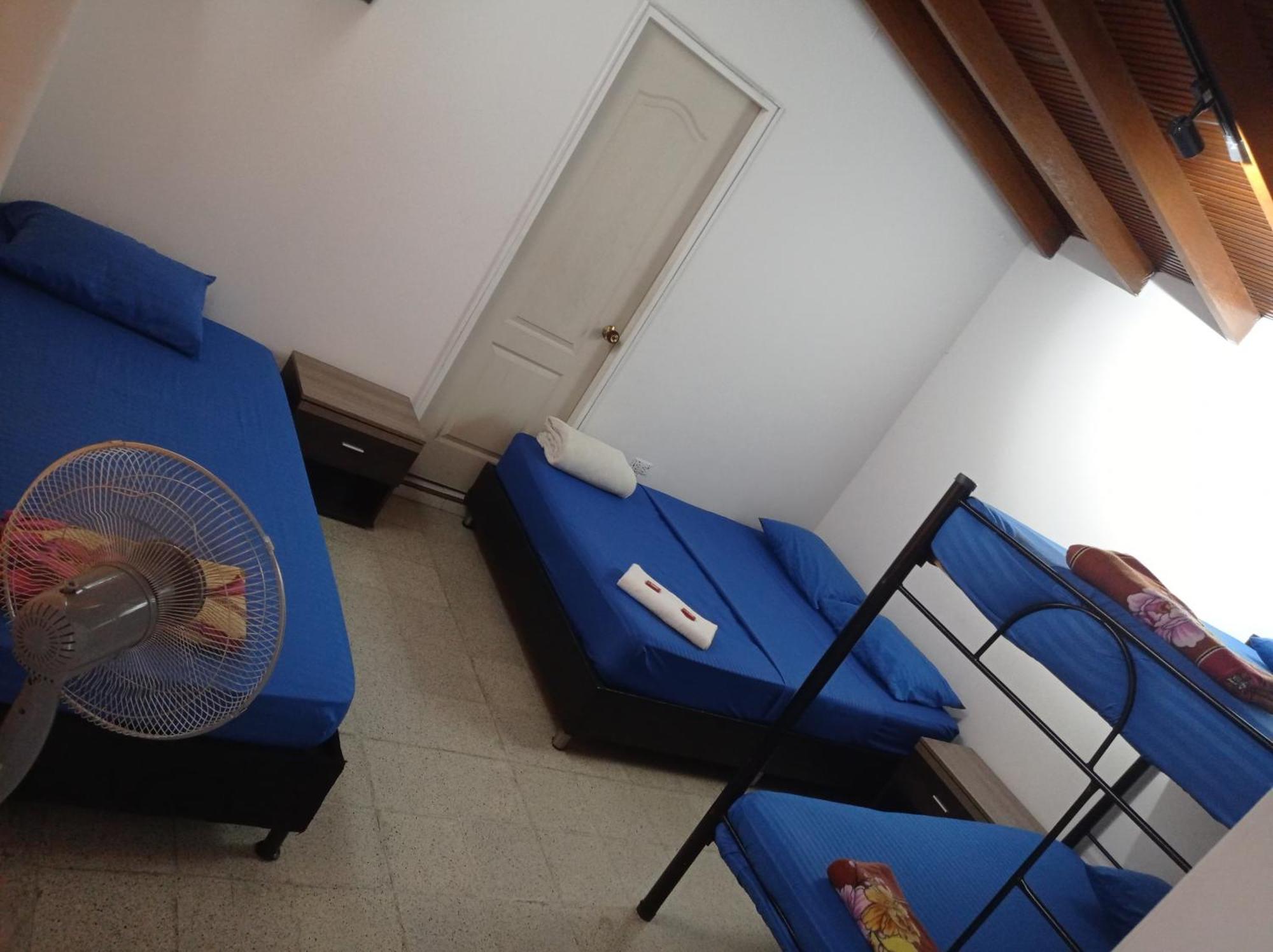 Yellow House Hostel ميديلين المظهر الخارجي الصورة