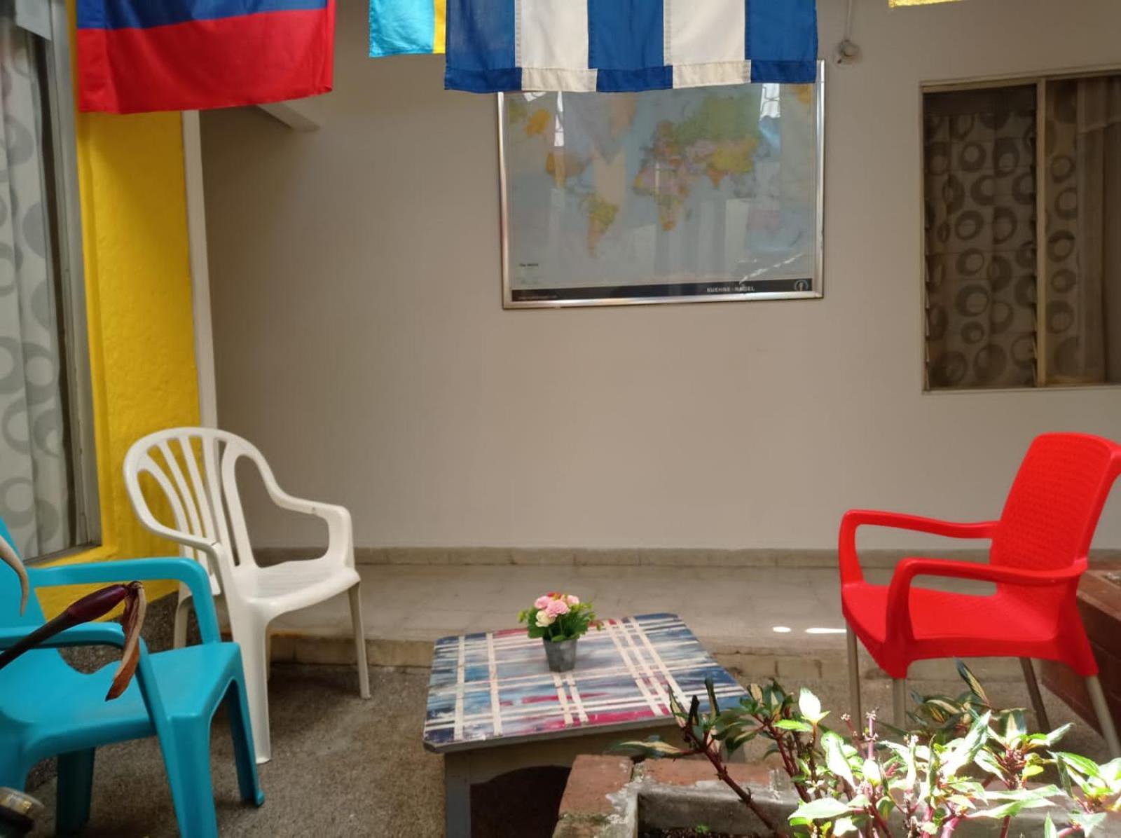Yellow House Hostel ميديلين المظهر الخارجي الصورة