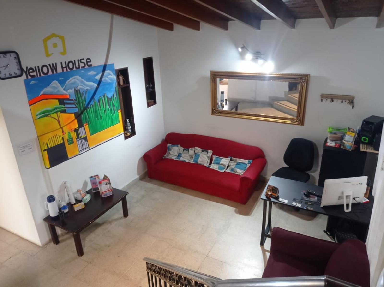 Yellow House Hostel ميديلين المظهر الخارجي الصورة