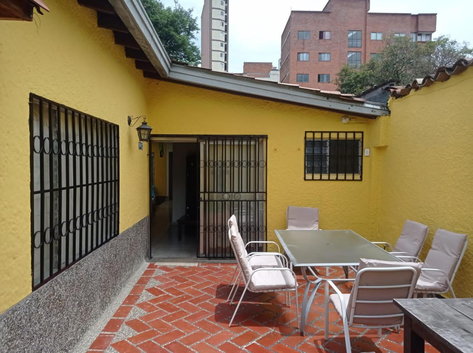 Yellow House Hostel ميديلين المظهر الخارجي الصورة