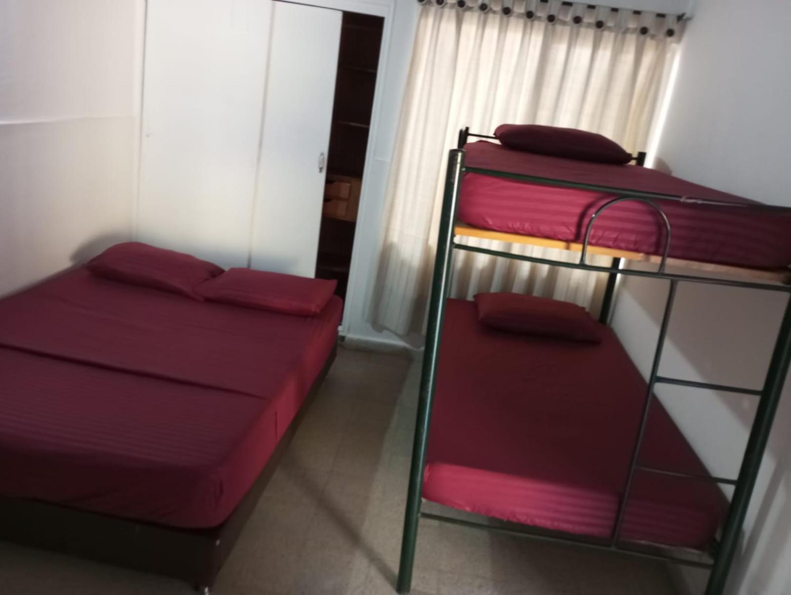 Yellow House Hostel ميديلين المظهر الخارجي الصورة