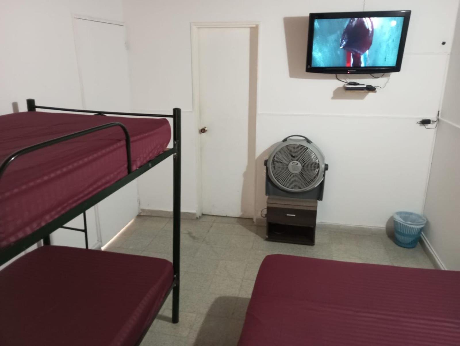 Yellow House Hostel ميديلين المظهر الخارجي الصورة