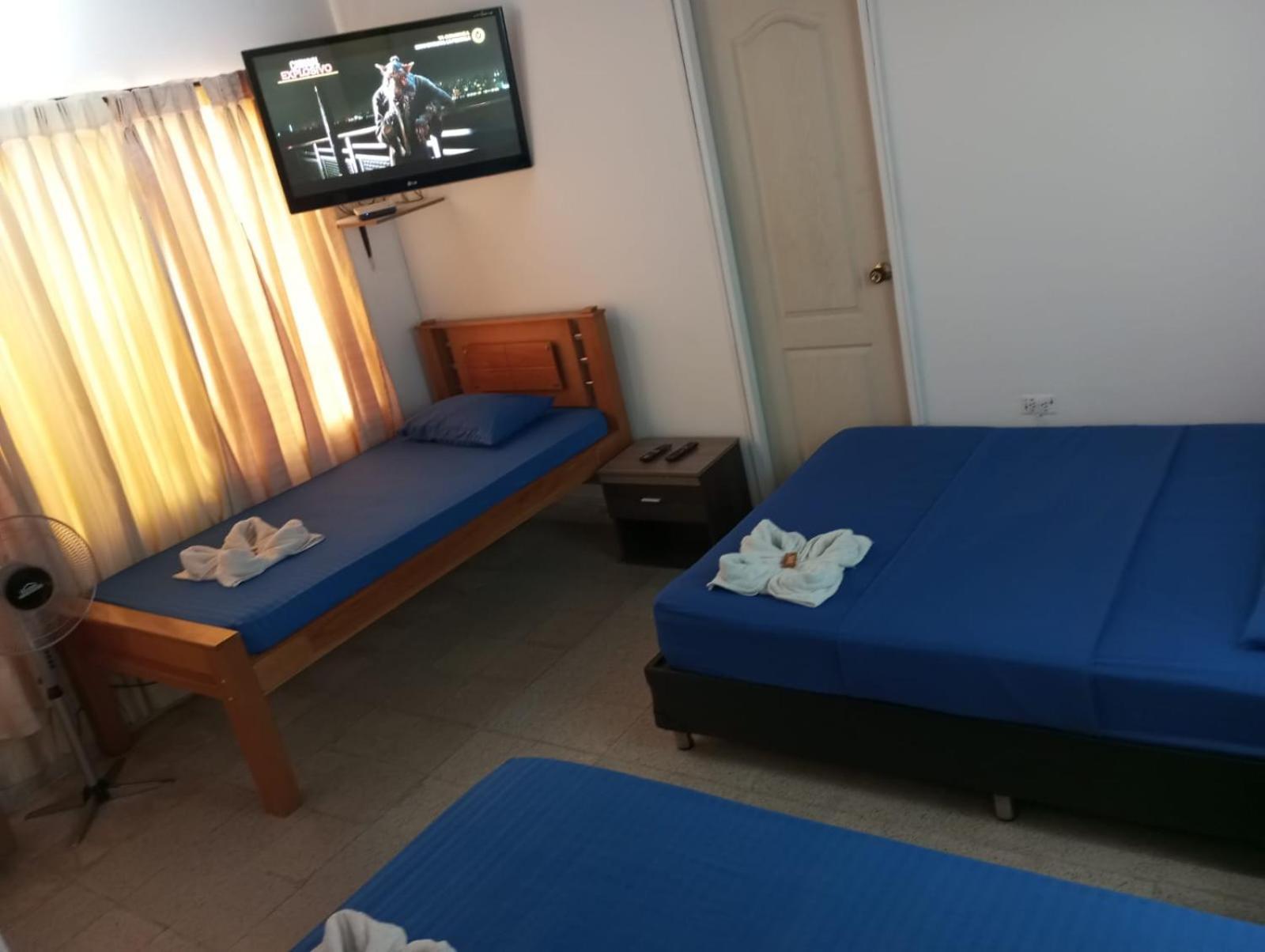 Yellow House Hostel ميديلين المظهر الخارجي الصورة