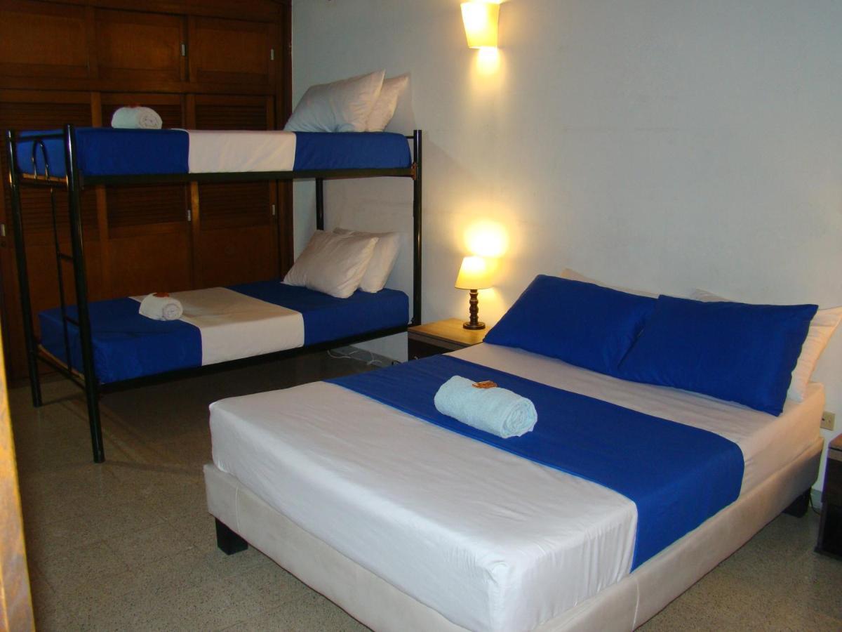 Yellow House Hostel ميديلين المظهر الخارجي الصورة