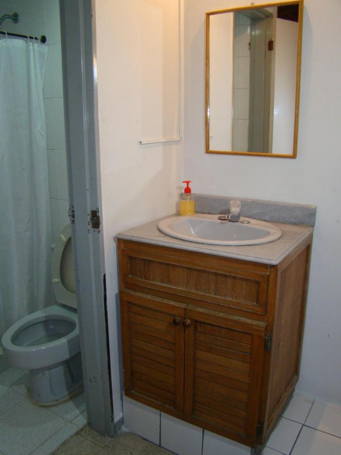 Yellow House Hostel ميديلين المظهر الخارجي الصورة