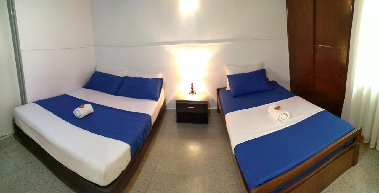 Yellow House Hostel ميديلين المظهر الخارجي الصورة